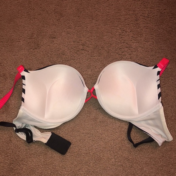 Victoria’s Secret Bombshell Plunge Bra - Picture 3 of 5